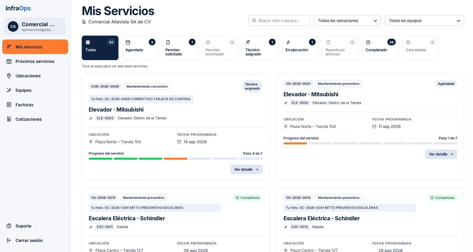Listado de órdenes de servicio en el portal, con su folio, su equipo y el estatus de cada una.
